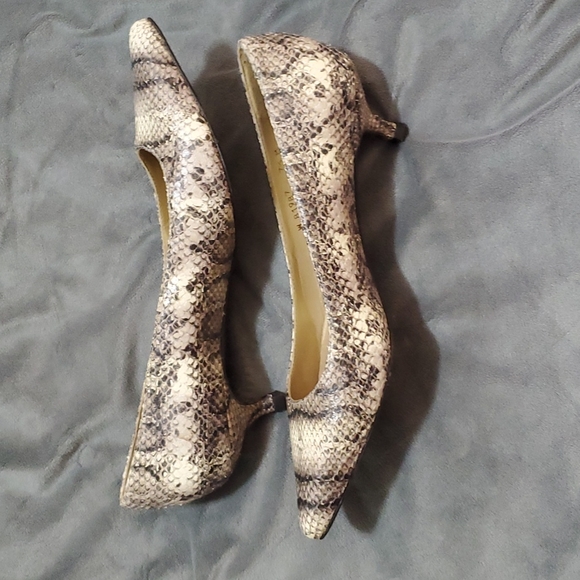 Stuart Weitzman Shoes 7 1/2 - Picture 4 of 11